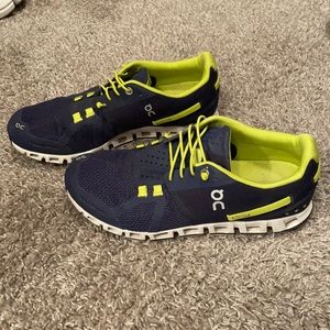 On Cloud Women’s Running Shoes 7.5